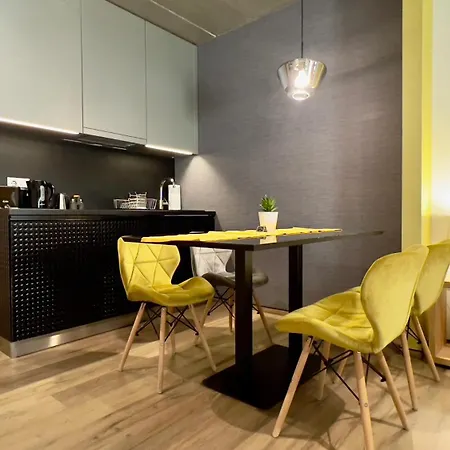 Apex Apartment *