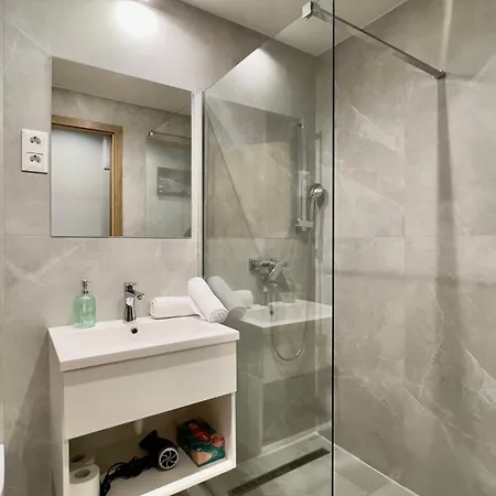 Apartment Apex *
